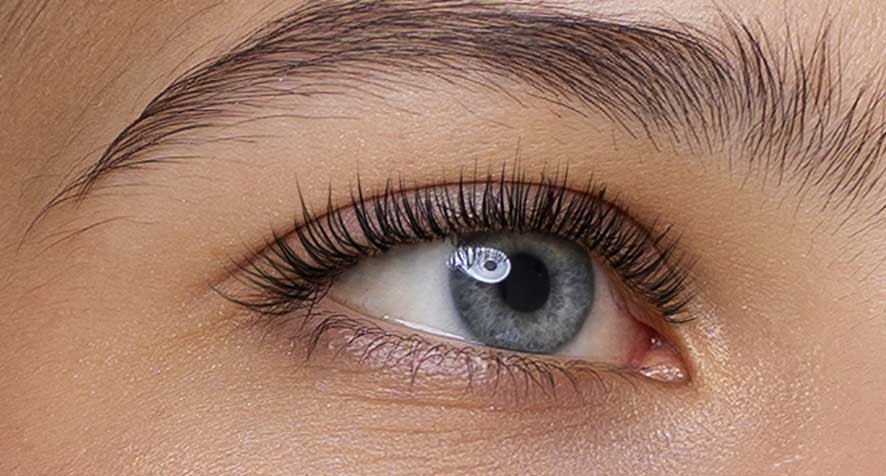 Astuces de soin pour des cils longs et des sourcils bien fournis 🌱👀